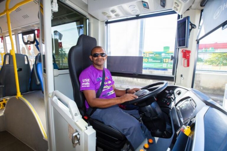 Ônibus elétricos vêm proporcionando impactos positivos na saúde mental dos usuários