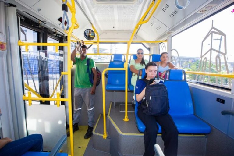 Ônibus elétricos vêm proporcionando impactos positivos na saúde mental dos usuários