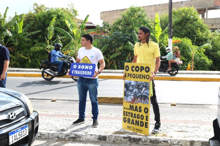 Em ação integrada, SMTT e órgãos parceiros levam orientações sobre cuidados no trânsito