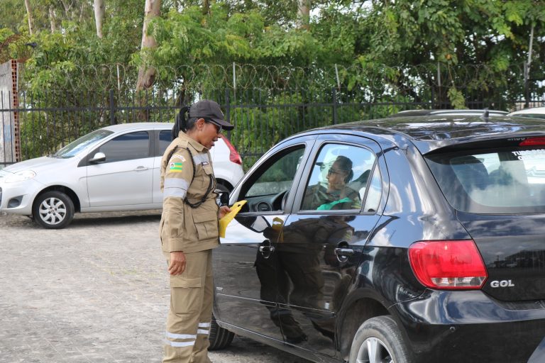 Em ação integrada, SMTT e órgãos parceiros levam orientações sobre cuidados no trânsito