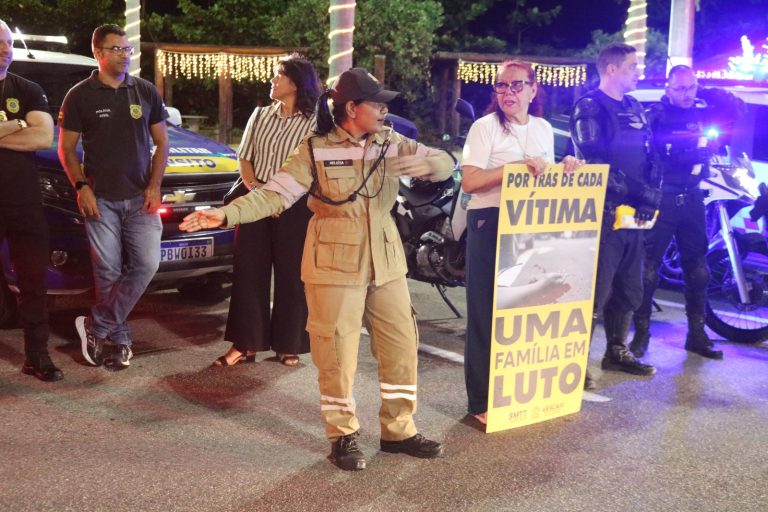 SMTT realiza ação educativa de conscientização em prol da segurança viária