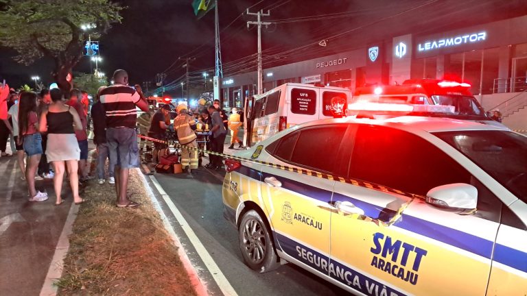 Agentes da SMTT atuam em grave sinistro na avenida Tancredo Neves