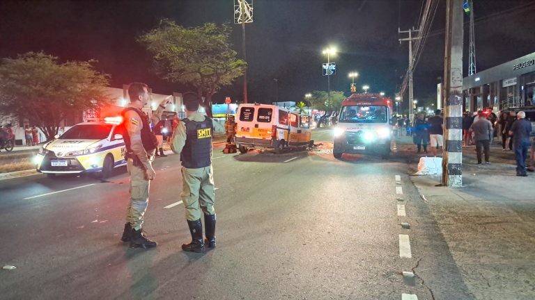 Agentes da SMTT atuam em grave sinistro na avenida Tancredo Neves