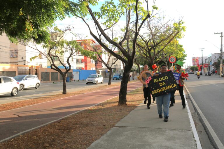 População aprova ação educativa da SMTT para conscientização no trânsito durante o Carnaval