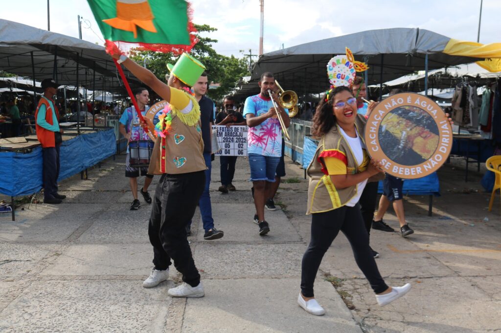 População aprova ação educativa da SMTT para conscientização no trânsito durante o Carnaval - SMTT Aracaju