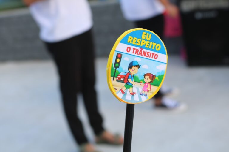 Volta às aulas: SMTT leva orientação a pais e alunos da rede municipal sobre educação para o trânsito