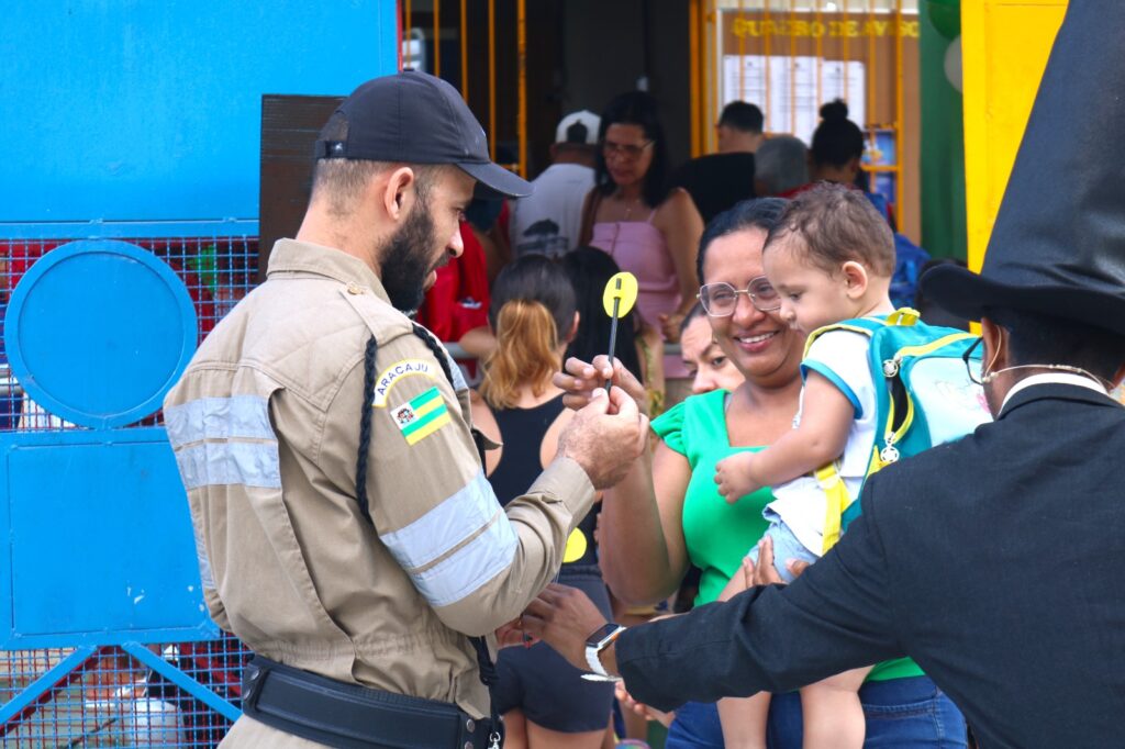 Volta às aulas: SMTT leva orientação a pais e alunos da rede municipal sobre educação para o trânsito - SMTT Aracaju
