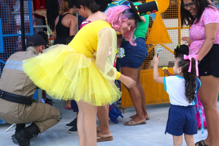 Volta às aulas: SMTT leva orientação a pais e alunos da rede municipal sobre educação para o trânsito