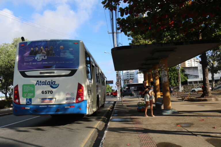 Ônibus que trafegam pela avenida Ivo do Prado terão alterações no percurso nesta terça,17