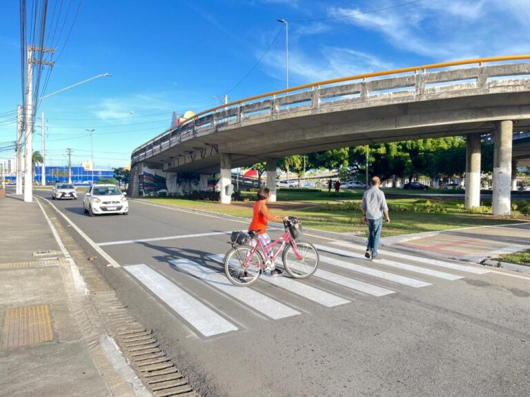 SMTT promove intervenção educativa para reforçar respeito à faixa de pedestres