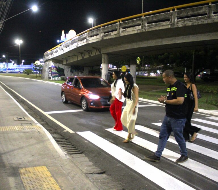 SMTT leva conscientização sobre uso da faixa de pedestres à região do Terminal DIA
