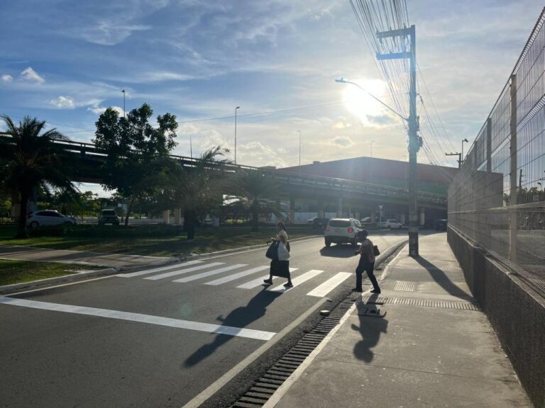 SMTT promove intervenção educativa para reforçar respeito à faixa de pedestres