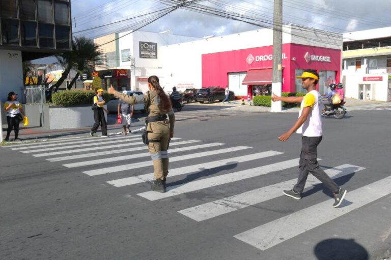 SMTT inicia série de ações educativas para conscientizar sobre o respeito à faixa de pedestres