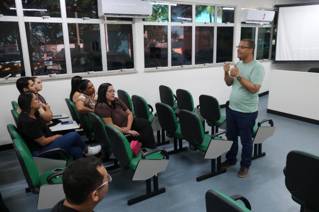 SMTT encerra capacitação sobre atendimento ao público com palestra sobre legislação de trânsito - SMTT Aracaju