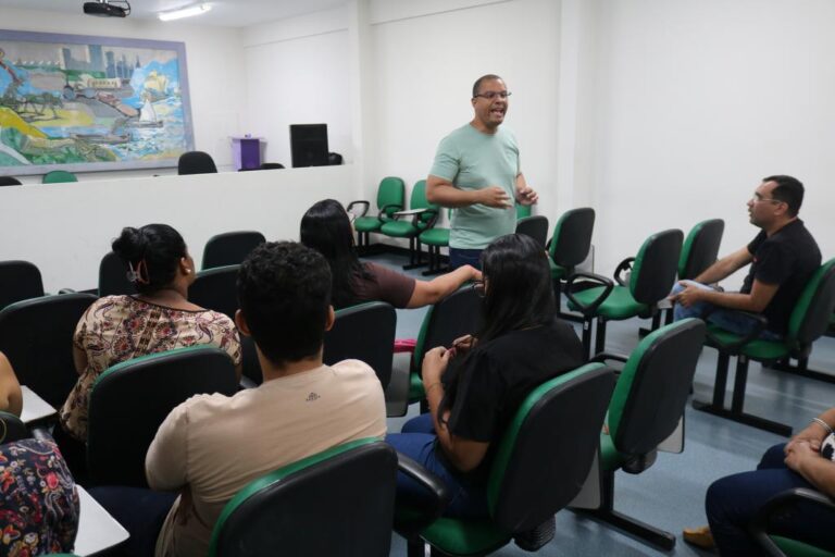 SMTT encerra capacitação sobre atendimento ao público com palestra sobre legislação de trânsito