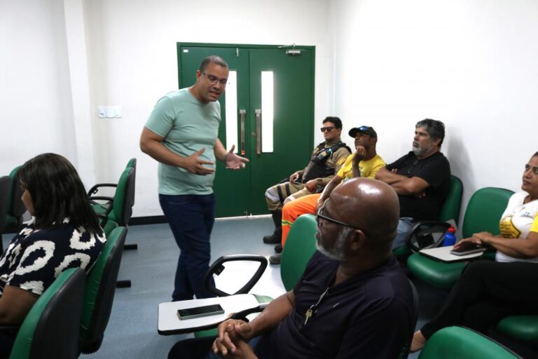 SMTT encerra capacitação sobre atendimento ao público com palestra sobre legislação de trânsito