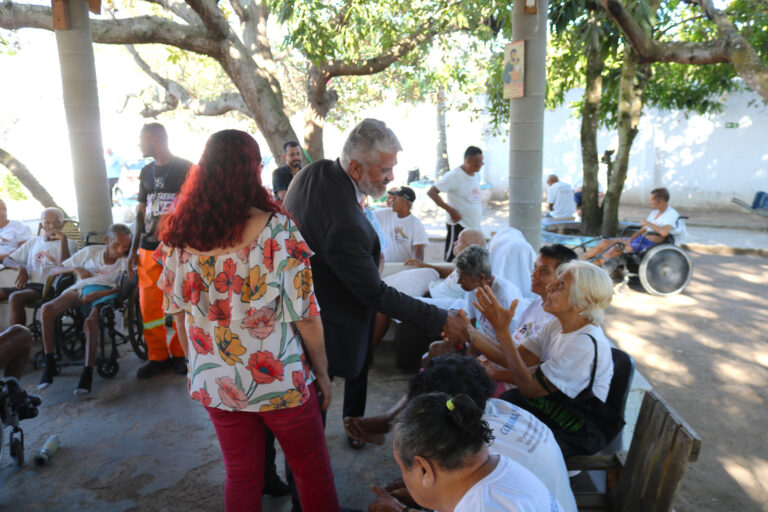 SMTT entrega 322 kg de alimentos arrecadados no Passeio Ciclístico ao Lar Dulce Lar
