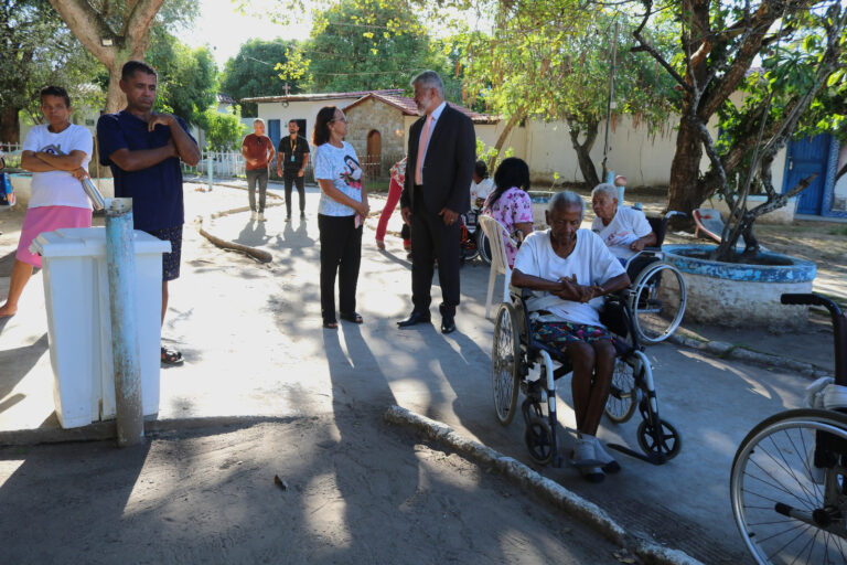 SMTT entrega 322 kg de alimentos arrecadados no Passeio Ciclístico ao Lar Dulce Lar