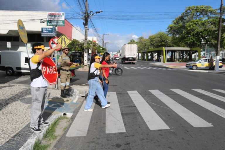 SMTT inicia série de ações educativas para conscientizar sobre o respeito à faixa de pedestres