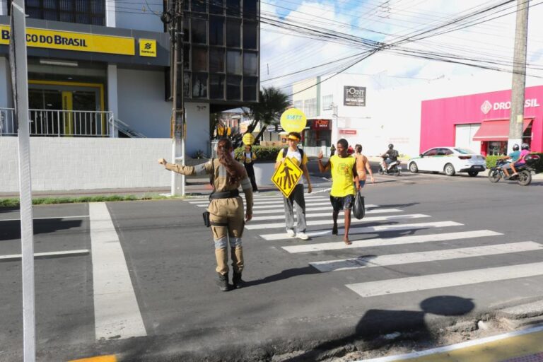SMTT inicia série de ações educativas para conscientizar sobre o respeito à faixa de pedestres