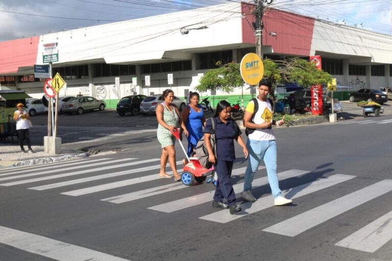 SMTT inicia série de ações educativas para conscientizar sobre o respeito à faixa de pedestres