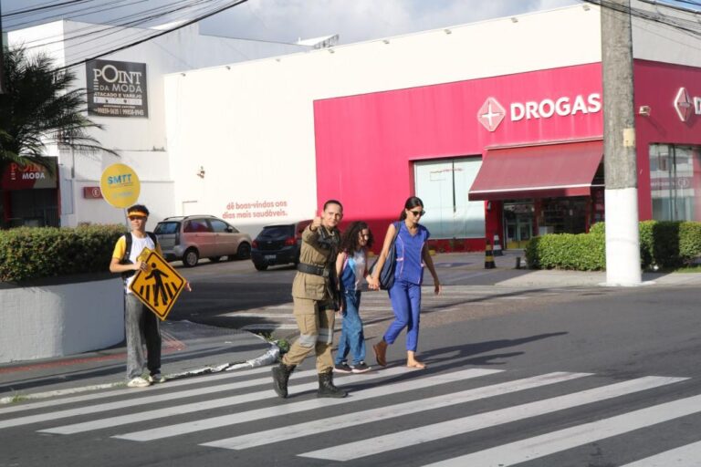 SMTT inicia série de ações educativas para conscientizar sobre o respeito à faixa de pedestres