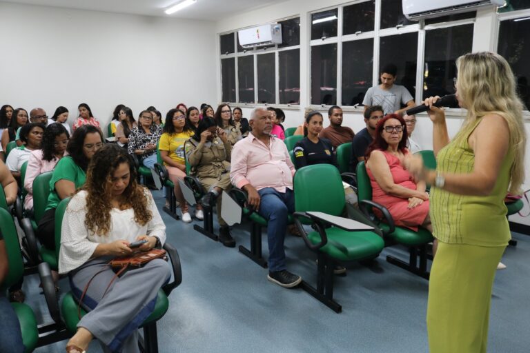 SMTT homenageia servidoras com palestra voltada para a valorização das mulheres