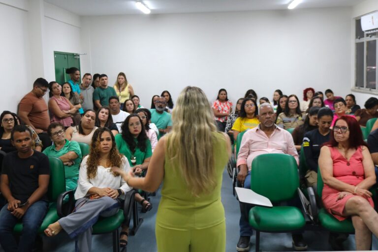 SMTT homenageia servidoras com palestra voltada para a valorização das mulheres