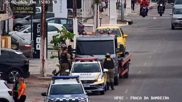 SMTT apreende veículo irregular em Aracaju durante fiscalização de rotina