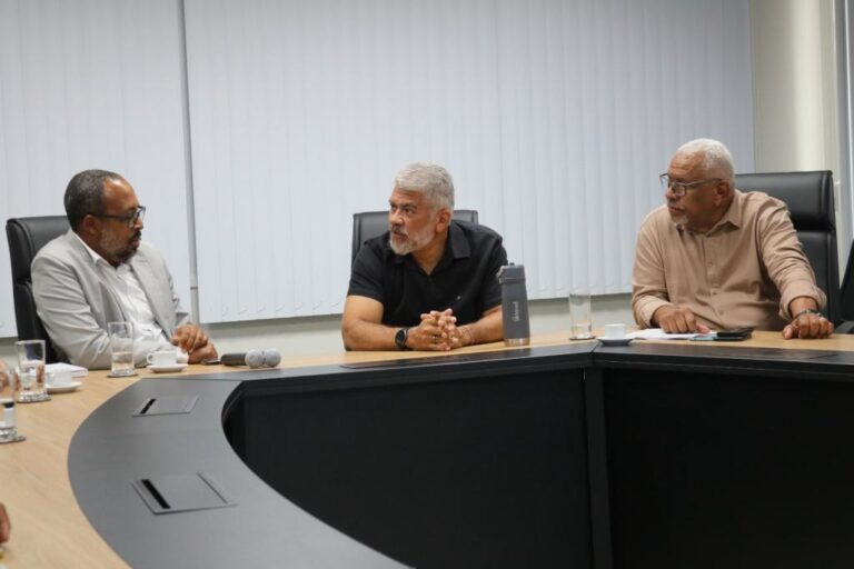 Prefeitura compartilha experiência em gestão de transportes com Superintência de Trânsito da Bahia