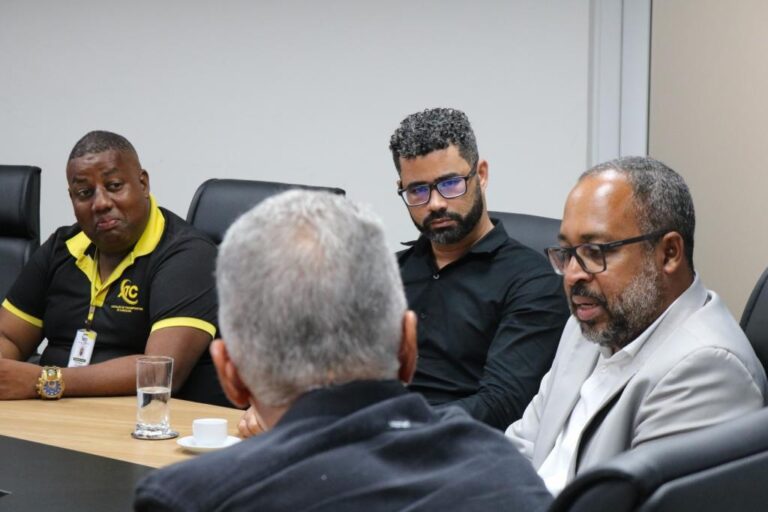 Prefeitura compartilha experiência em gestão de transportes com Superintência de Trânsito da Bahia