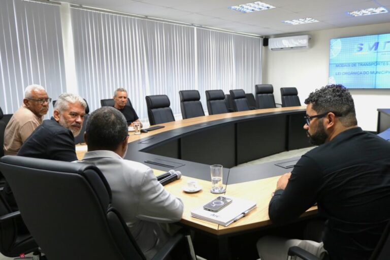 Prefeitura compartilha experiência em gestão de transportes com Superintência de Trânsito da Bahia