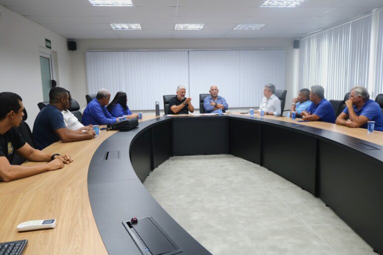 Prefeitura dialoga com cooperativas e esclarece dúvidas sobre chamamento do transporte complementar