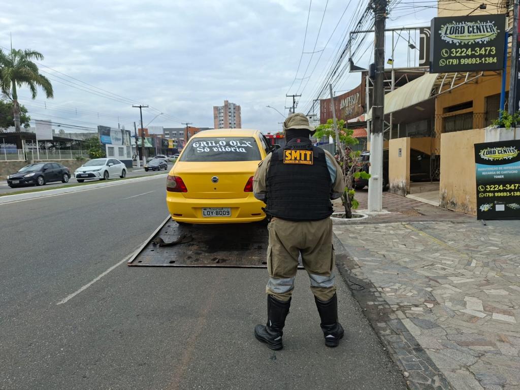 SMTT apreende veículo irregular em Aracaju durante fiscalização de rotina - SMTT Aracaju