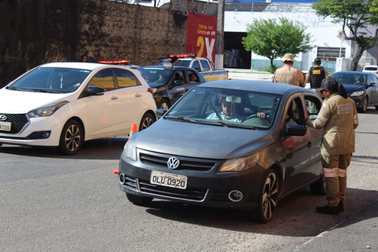 Prefeitura alerta condutores sobre perigos do celular ao volante no Dia Mundial da Saúde