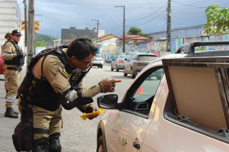 Prefeitura alerta condutores sobre perigos do celular ao volante no Dia Mundial da Saúde