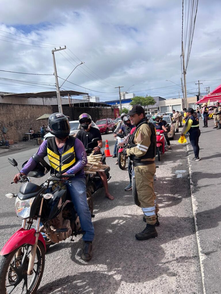 Prefeitura alerta condutores sobre perigos do celular ao volante no Dia Mundial da Saúde
