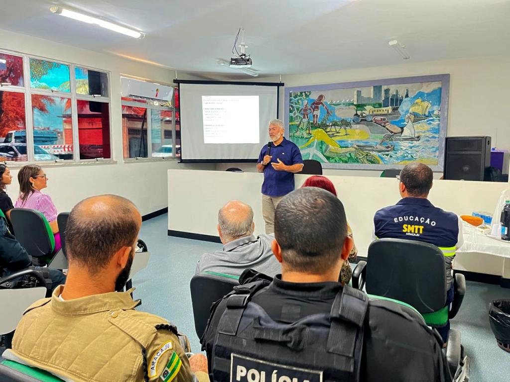 Prefeitura realiza reunião para debater soluções que viabilizem redução de sinistros com motociclistas - SMTT Aracaju