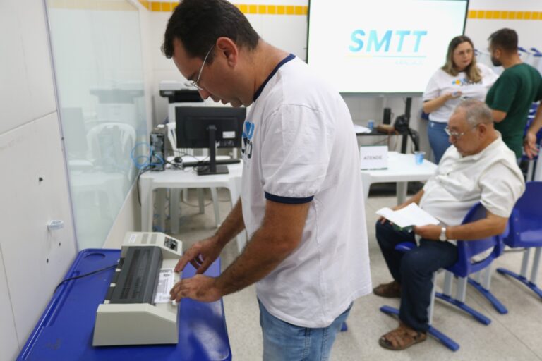 Moradores do bairro Areia Branca têm acesso a serviços da SMTT na 7ª edição do Tamo Junto