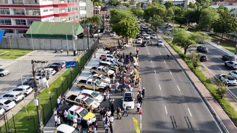 Dia Mundial da Saúde: SMTT realiza ação educativa sobre risco do uso do celular ao volante