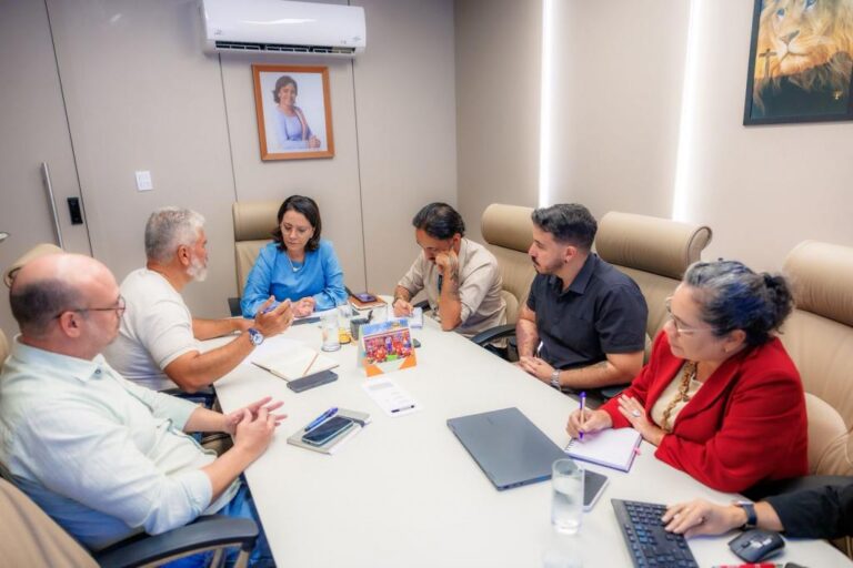 Prefeita Emília discute projetos para melhorar mobilidade e reduzir congestionamentos em Aracaju