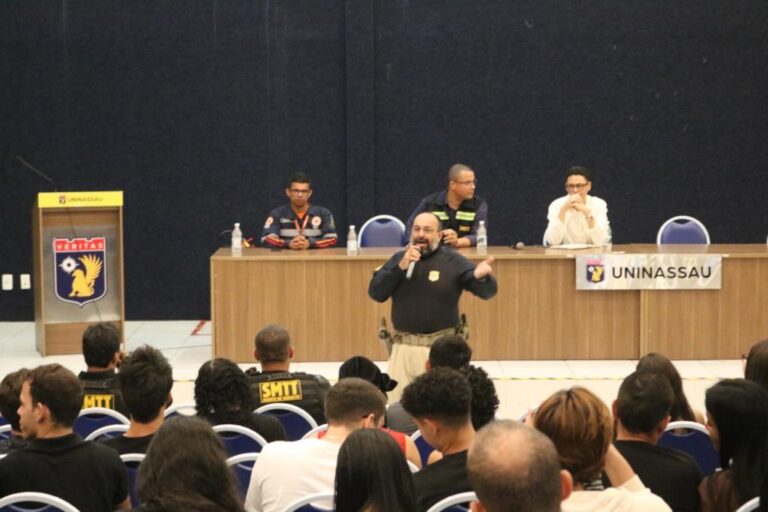Roda de conversa da SMTT reúne especialistas e estudantes em debate sobre segurança para motociclistas