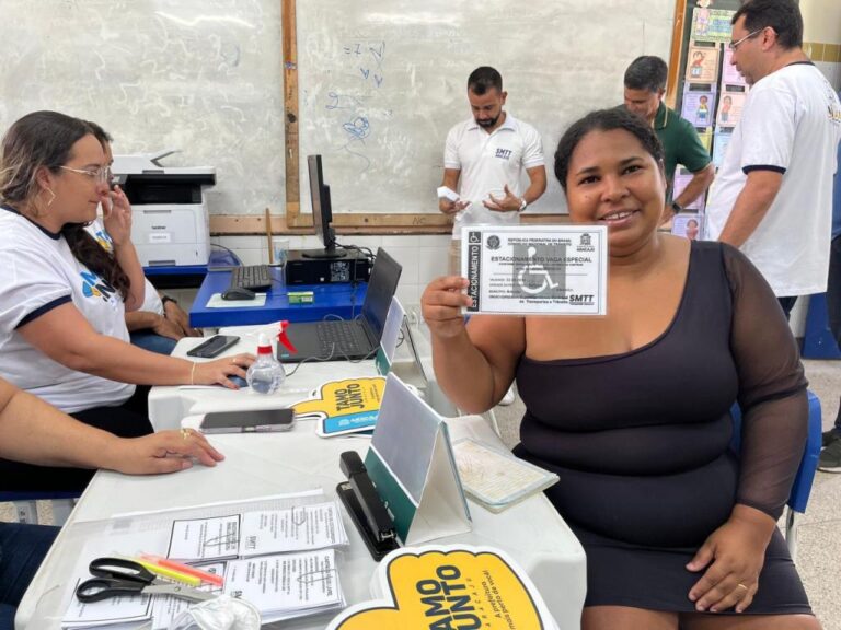 SMTT orienta sobre o uso correto do cartão de estacionamento em vagas especiais