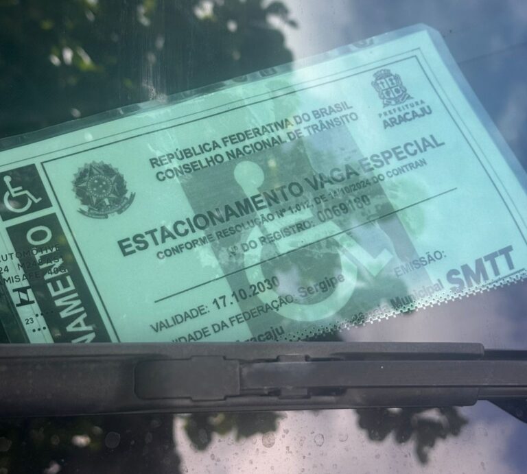 SMTT orienta sobre o uso correto do cartão de estacionamento em vagas especiais