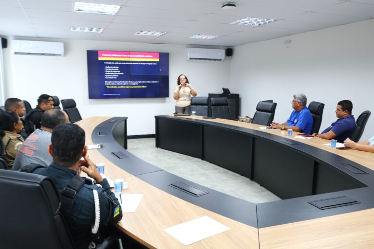 Prefeitura reúne órgãos para tratar redução dos sinistros com motociclistas em Aracaju