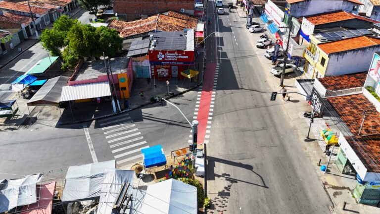 Prefeitura revitaliza sinalização da avenida Santa Gleide e amplia segurança viária