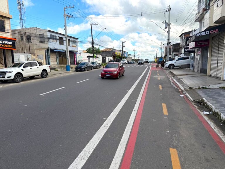 Prefeitura revitaliza sinalização da avenida Santa Gleide e amplia segurança viária