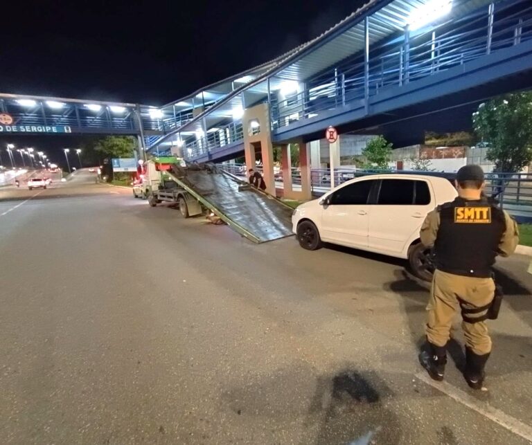 SMTT esclarece regras para remoção de veículos estacionados irregularmente