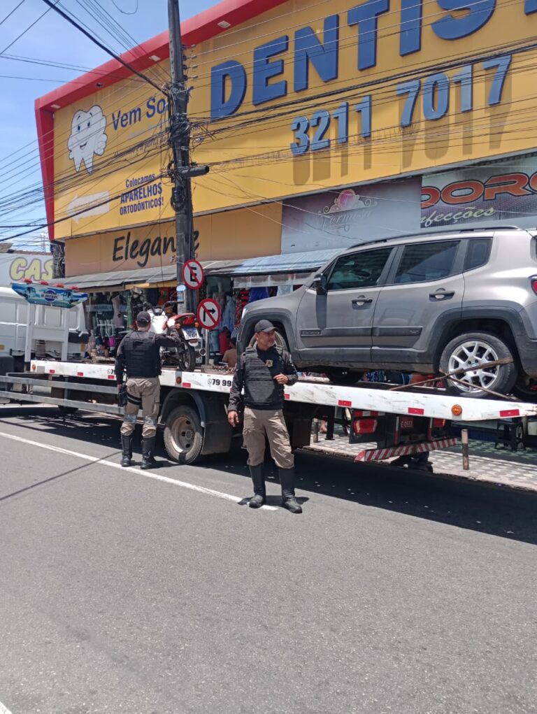 SMTT esclarece regras para remoção de veículos estacionados irregularmente