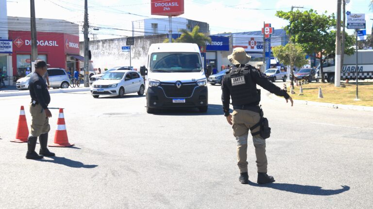 SMTT realiza alterações no trânsito da Orla de Atalaia para a Terça do Arrocha; confira as mudanças